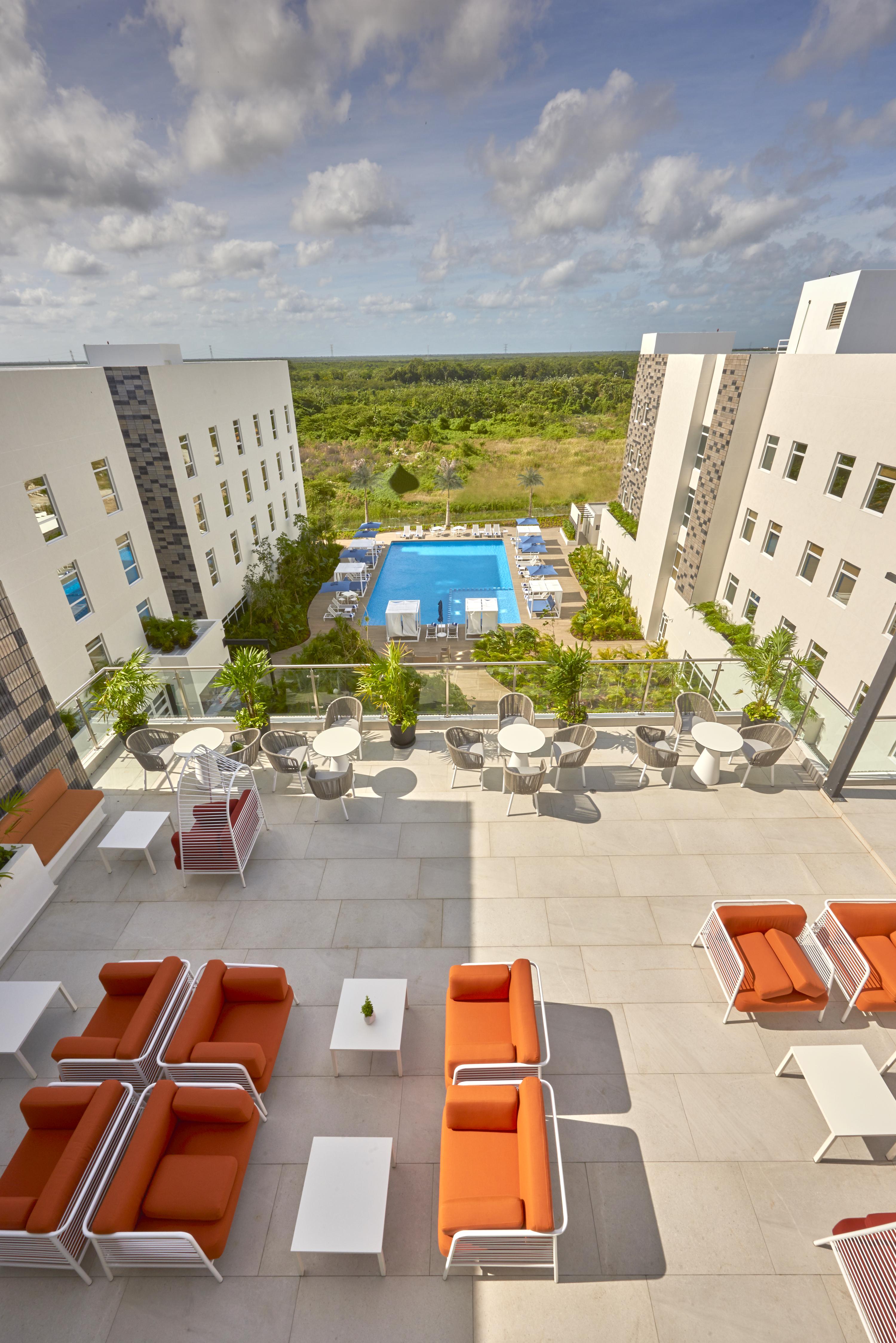 City Express Plus By Marriott Cancun Aeropuerto Riviera Exterior photo
