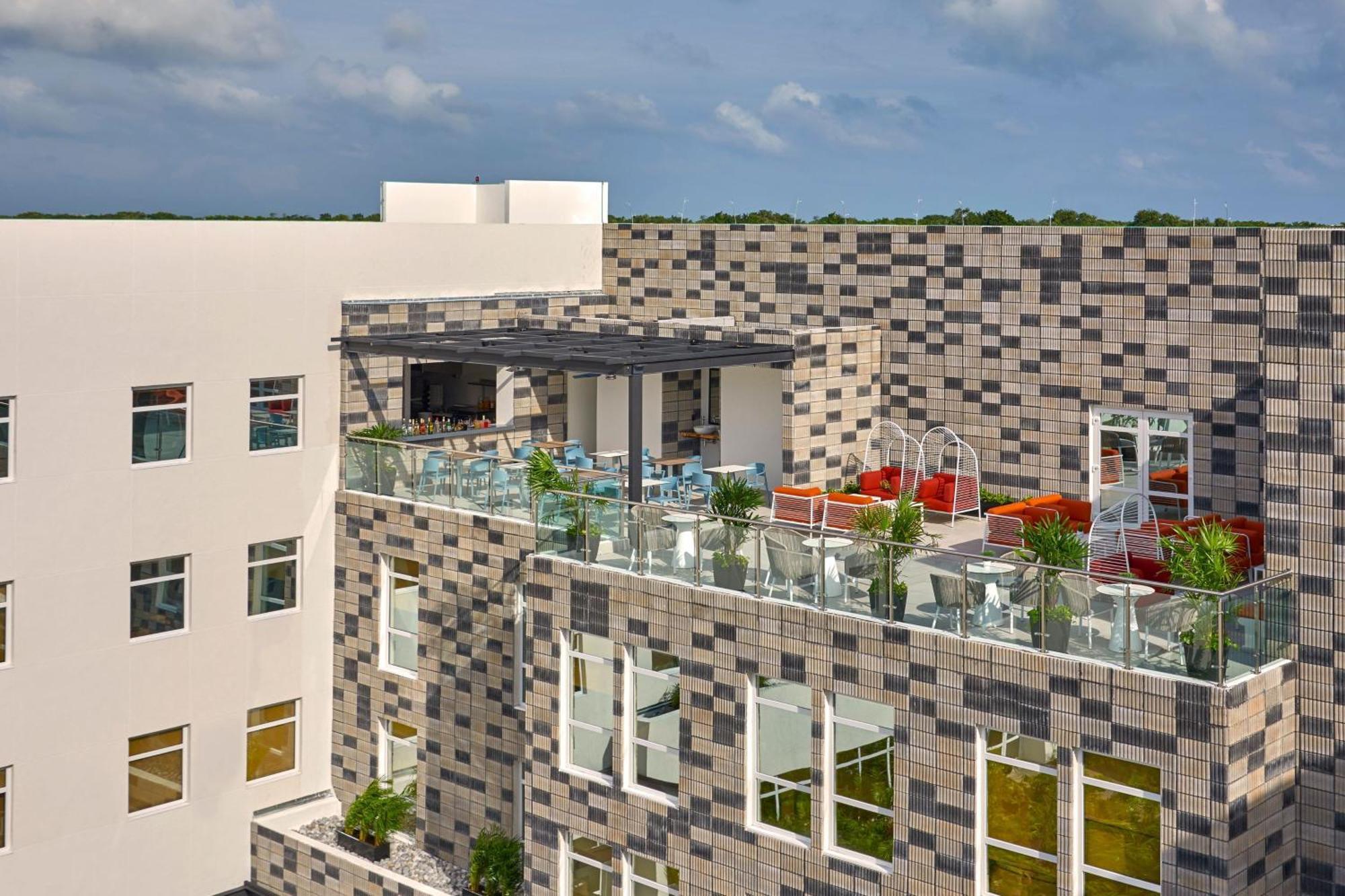 City Express Plus By Marriott Cancun Aeropuerto Riviera Exterior photo